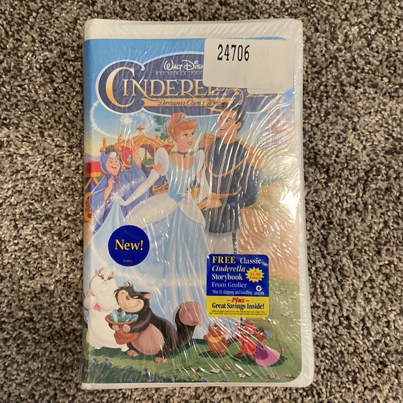 (4) Sealed NIB Disney VHS Lot Cinderella Masterpiece Snow White Aladdin - Picture 5 of 11